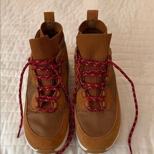 Brown High-Top hiking boots with Red Laces